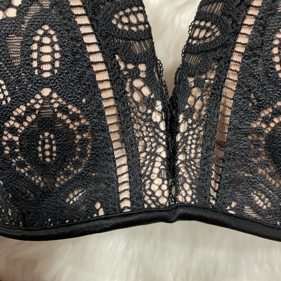 Bombshell Victoria's Secret Black Lace Bra and Panty Set - Picture 10 of 13